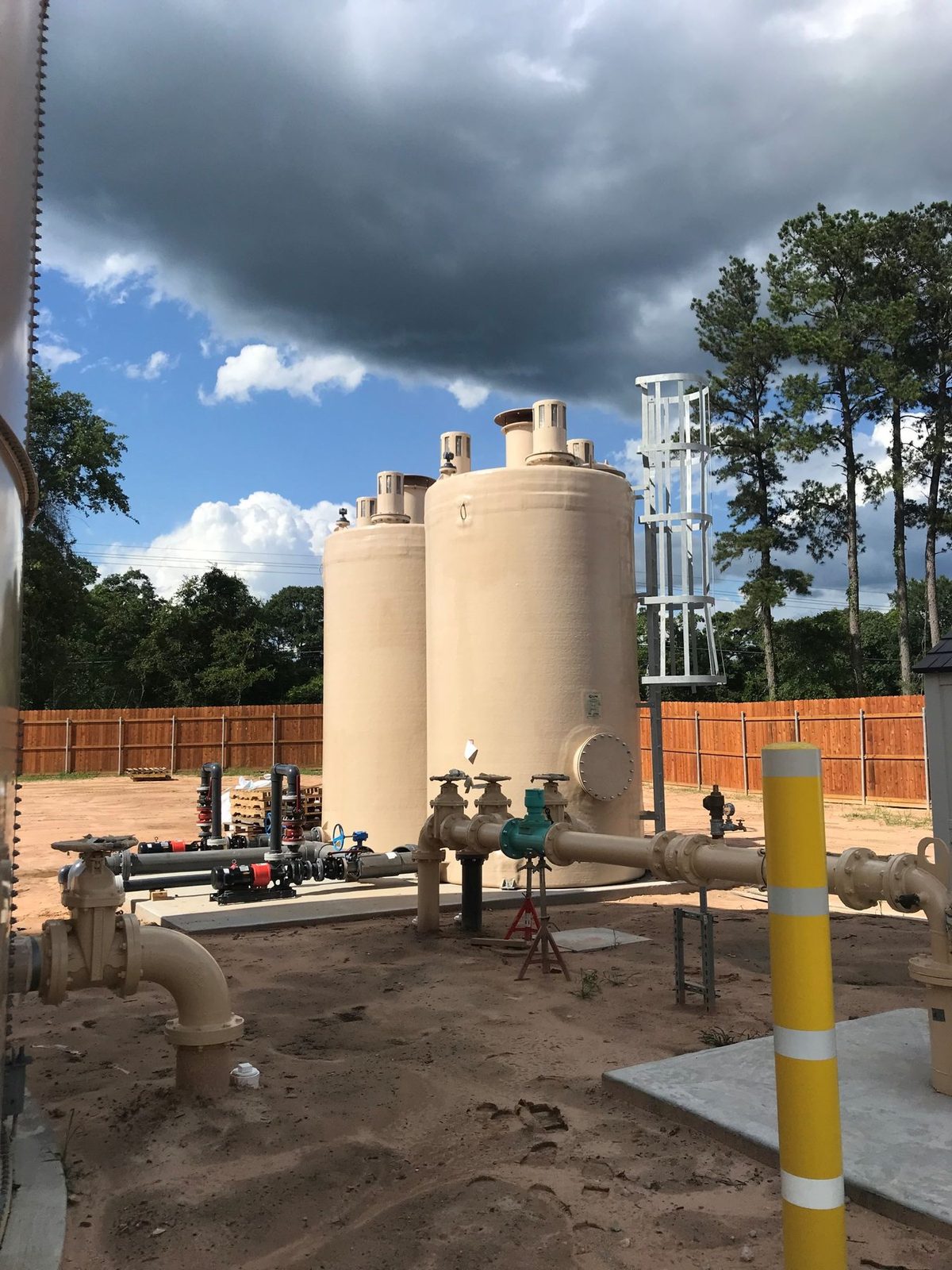 WETS vented treatment vessels with site piping